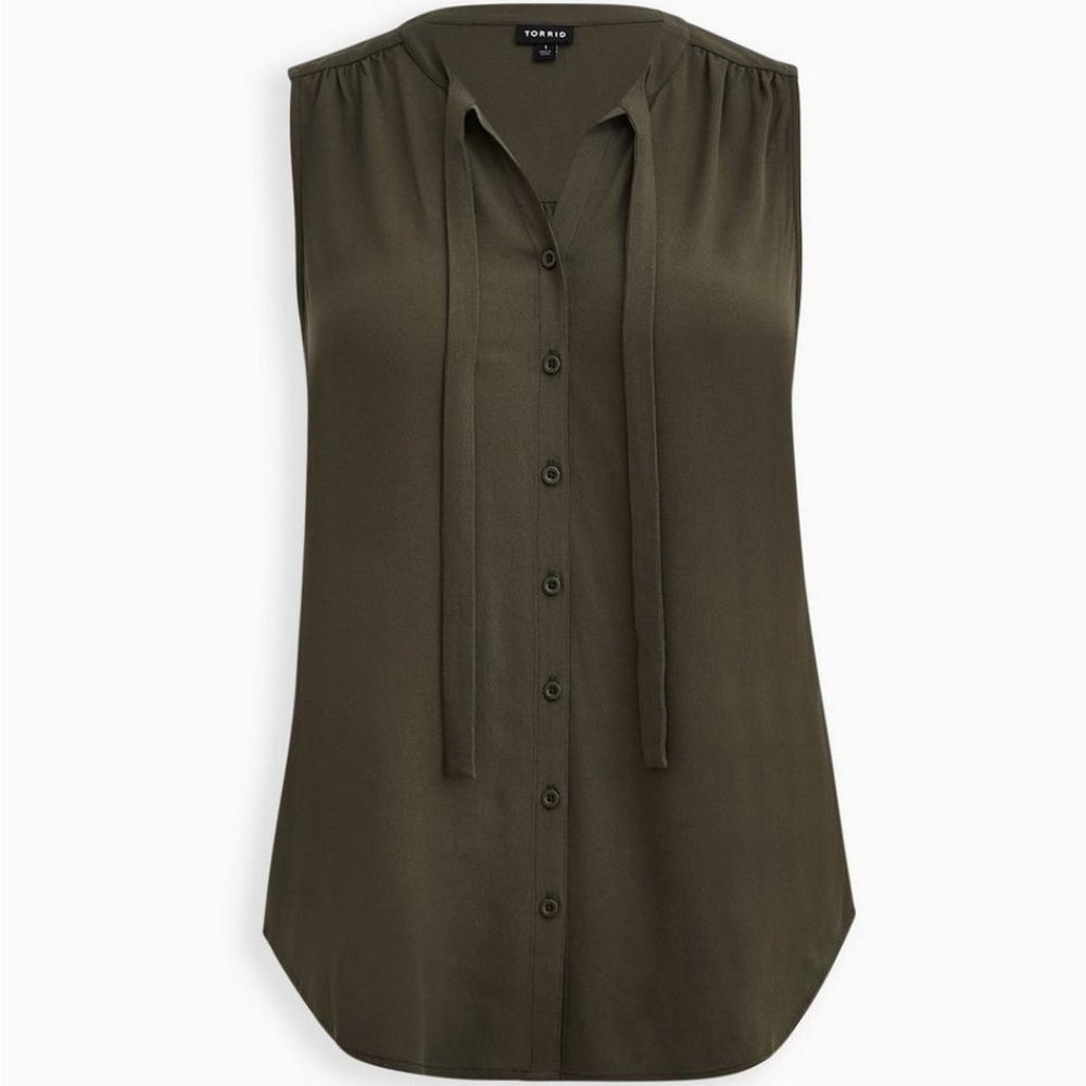 TORRID CREPE TIE-FRONT BUTTON-UP TANK SIZE 4